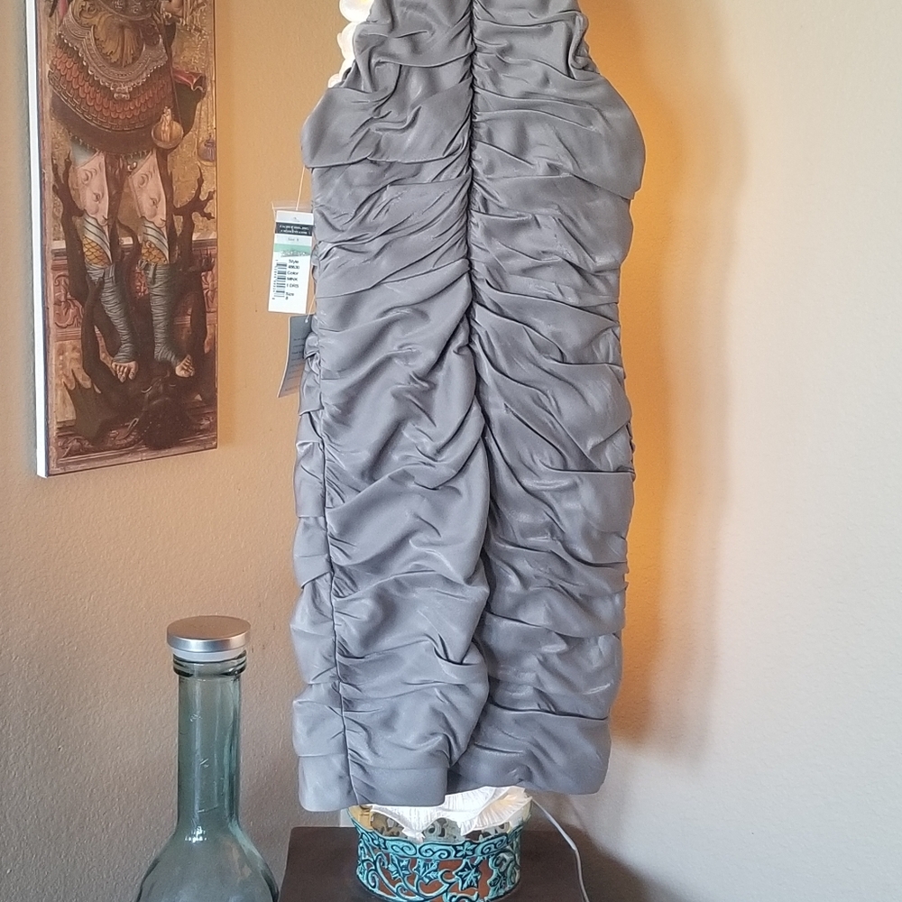 Gorgeous curve hugging dress - Picture 7 of 8